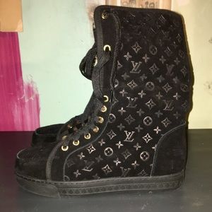 lv fur boots